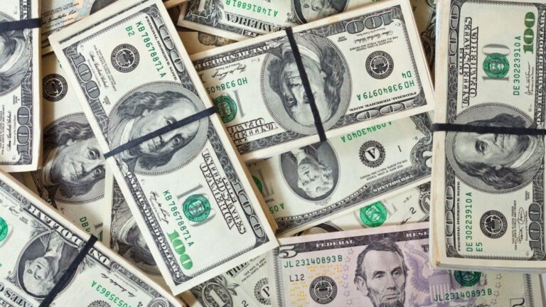 Créditos en dólares: el ratio sobre depósitos marcó un récord desde 2019, ¿seguirá subiendo tras la flexibilización?