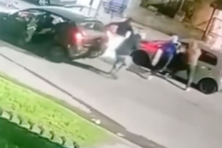 Dos policías viajaban en su auto en La Matanza, les quisieron robar y comenzaron a disparar: tres muertos