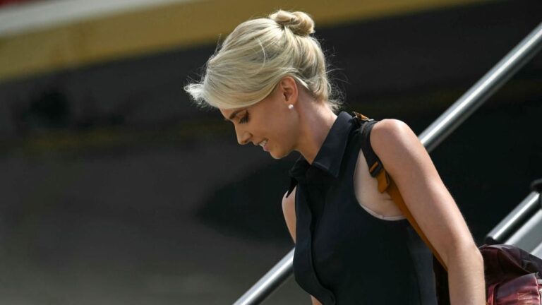 Quién es Natalie Harp, la joven devota de Donald Trump que generó polémica por su presencia en un vuelo secreto