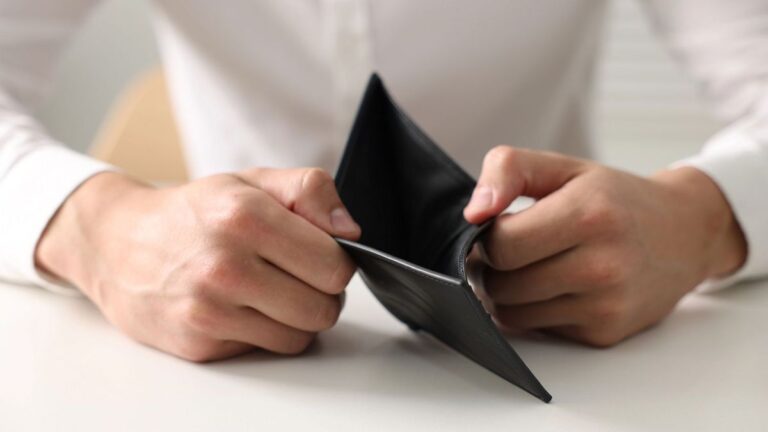 Pymes advierten por el endeudamiento para llegar a fin de mes: "El sueldo no alcanza"
