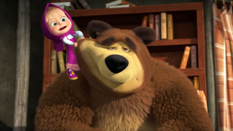 Ucrania sancionó a "Masha y el Oso" por "propaganda" de guerra y Rusia salió al cruce