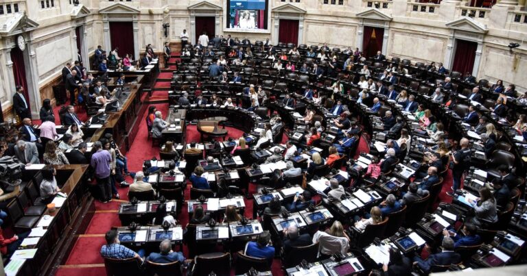 El oficialismo le cerró la puerta a endeudados y personas con discapacidad