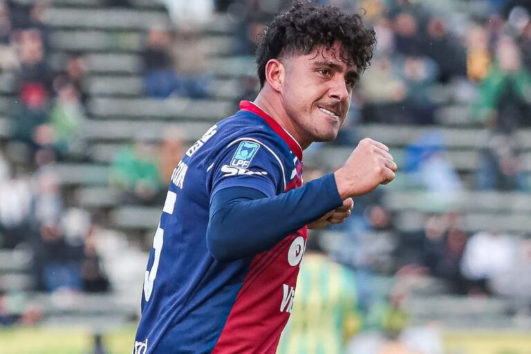 Unión reaccionó con una ráfaga de goles y profundizó la crisis de Aldosivi