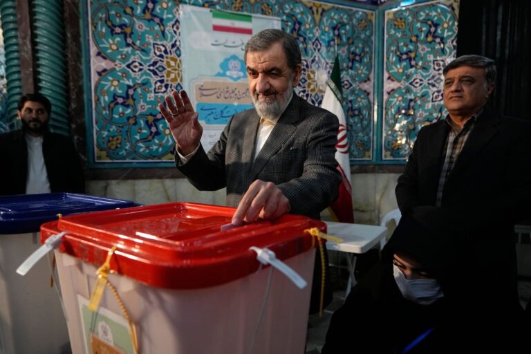 Irán denuncia una “guerra total” de Estados Unidos y amenaza a los países que se sumen al bloqueo