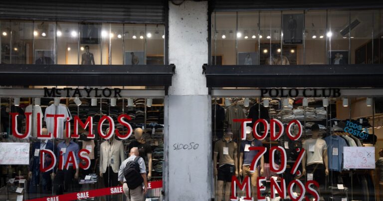 Las familias se endeudan para comer