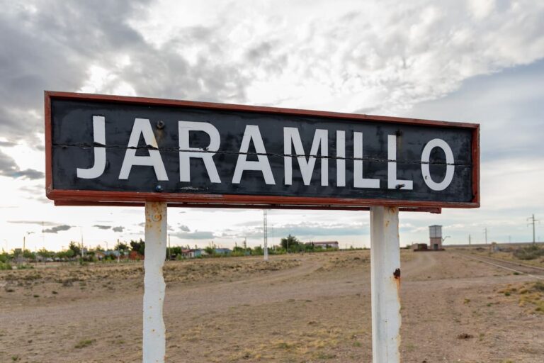 Justo González y la memoria del último tren que pasó por Jaramillo
