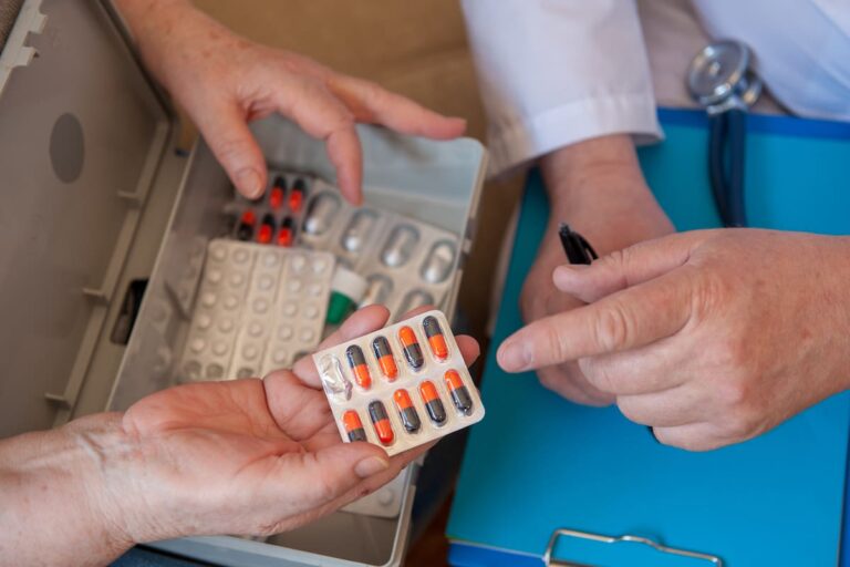La Anmat dio de baja 25 registros de medicamentos de 15 empresas