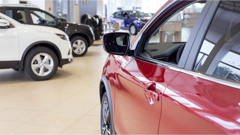El stock de autos sin patentar baja, pero sostiene la competencia entre marcas