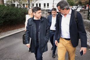 Kicillof se reunió en Nueva York con Mamdani y Sánchez antes de exponer en Columbia