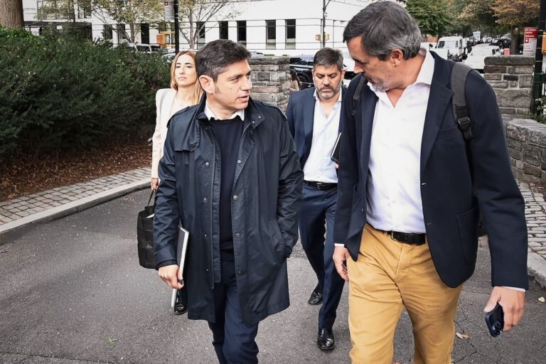 Kicillof se reunió en Nueva York con Mamdani y Sánchez antes de exponer en Columbia