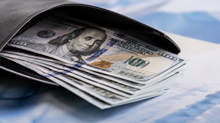 El dólar mayorista cerró en $1.508,50 y se mantuvo lejos del techo de la banda