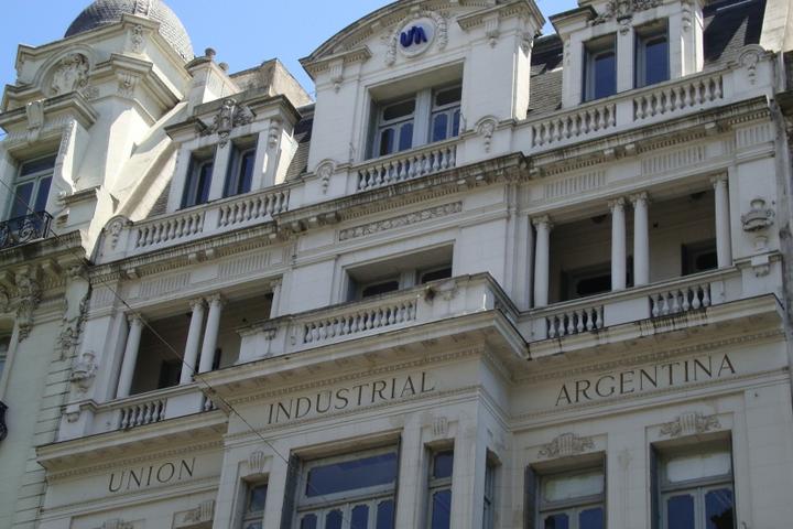 La UIA pidió medidas fiscales, crediticias y energéticas para sostener a las pymes