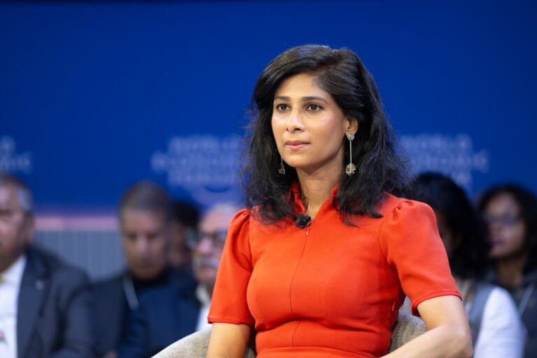 Gita Gopinath pidió una mayor depreciación del peso y más compras de reservas