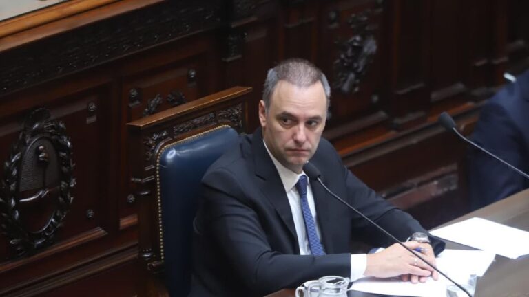 Investigan el origen de los u$s591.544,61 atribuidos a Manuel Adorni