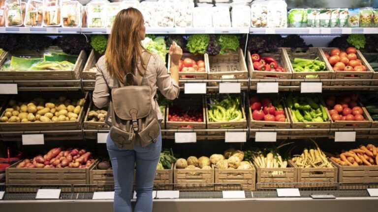 Las ventas en supermercados cayeron en 20 jurisdicciones durante enero-julio y acumularon bajas de hasta 14,7%