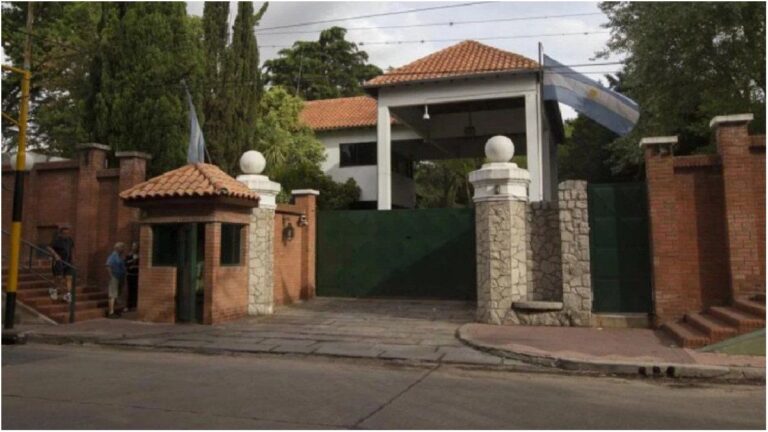 El Gobierno reincorporaría a trabajadores desplazados de Olivos, pero los reubicaría fuera de la residencia