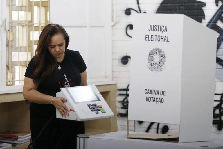 Brasil votará el 4 de octubre para elegir presidente y vicepresidente