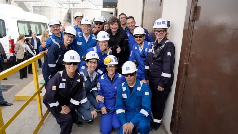 Milei recorrió en Bahía Blanca proyectos de inversión incluidos en el RIGI