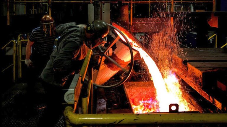 La actividad económica cayó 2,9% mensual en julio y profundizó el riesgo de recesión técnica