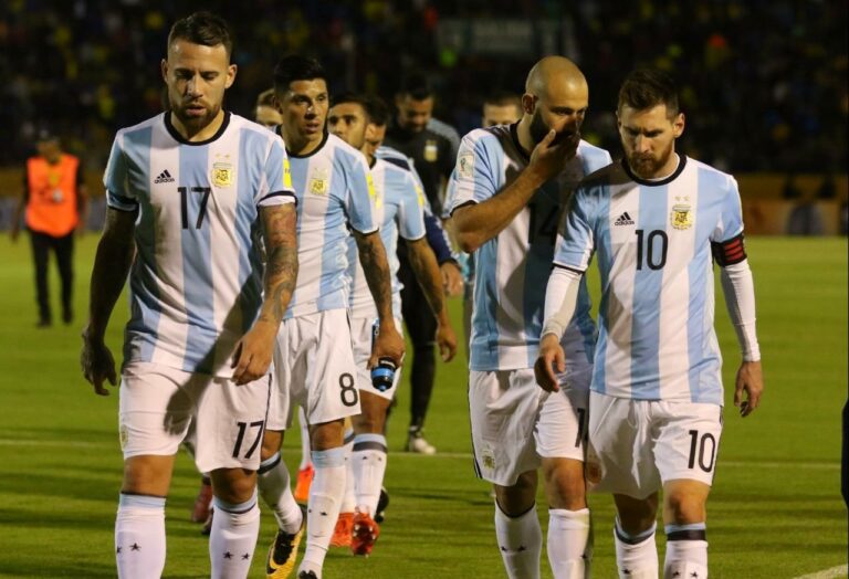El mensaje de Dibu Martínez para Messi y Otamendi tras sus despedidas de la Selección